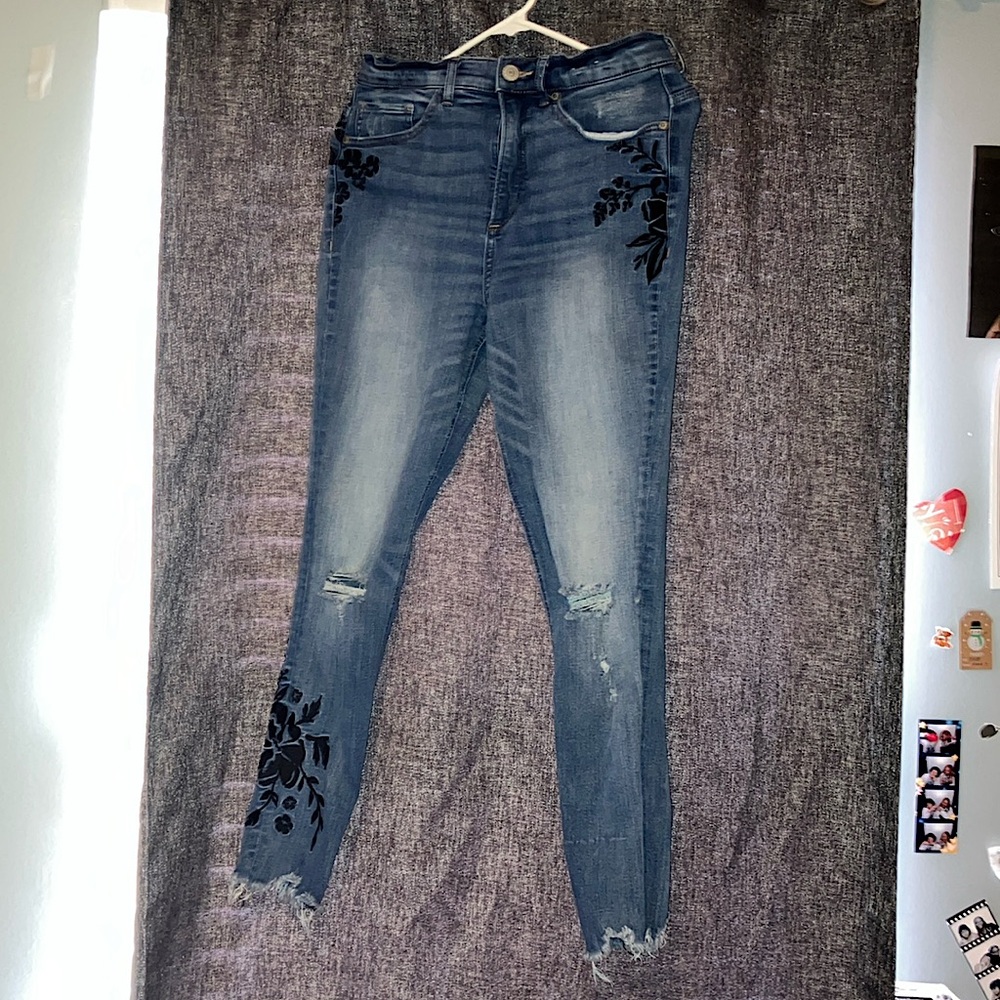 Express skinny jeans with a cute pattern!